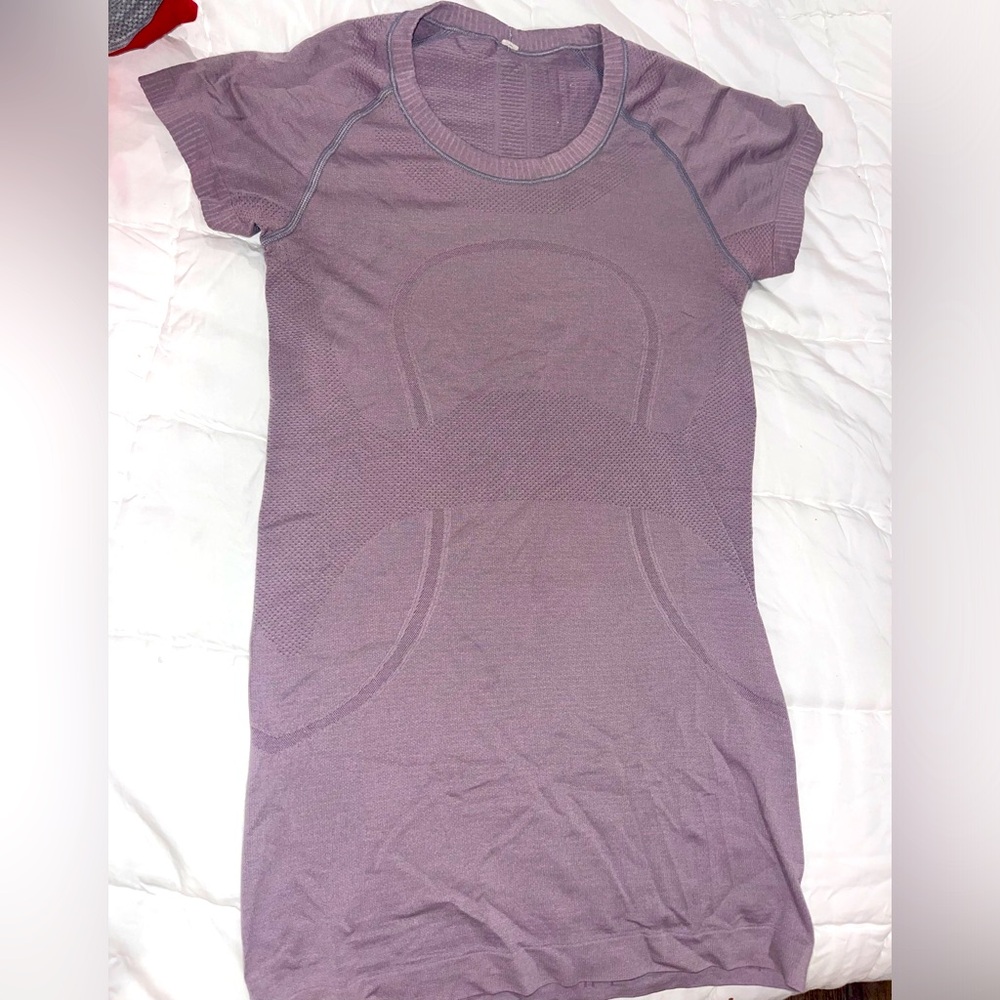 Lululemon size 4 for purple shirt